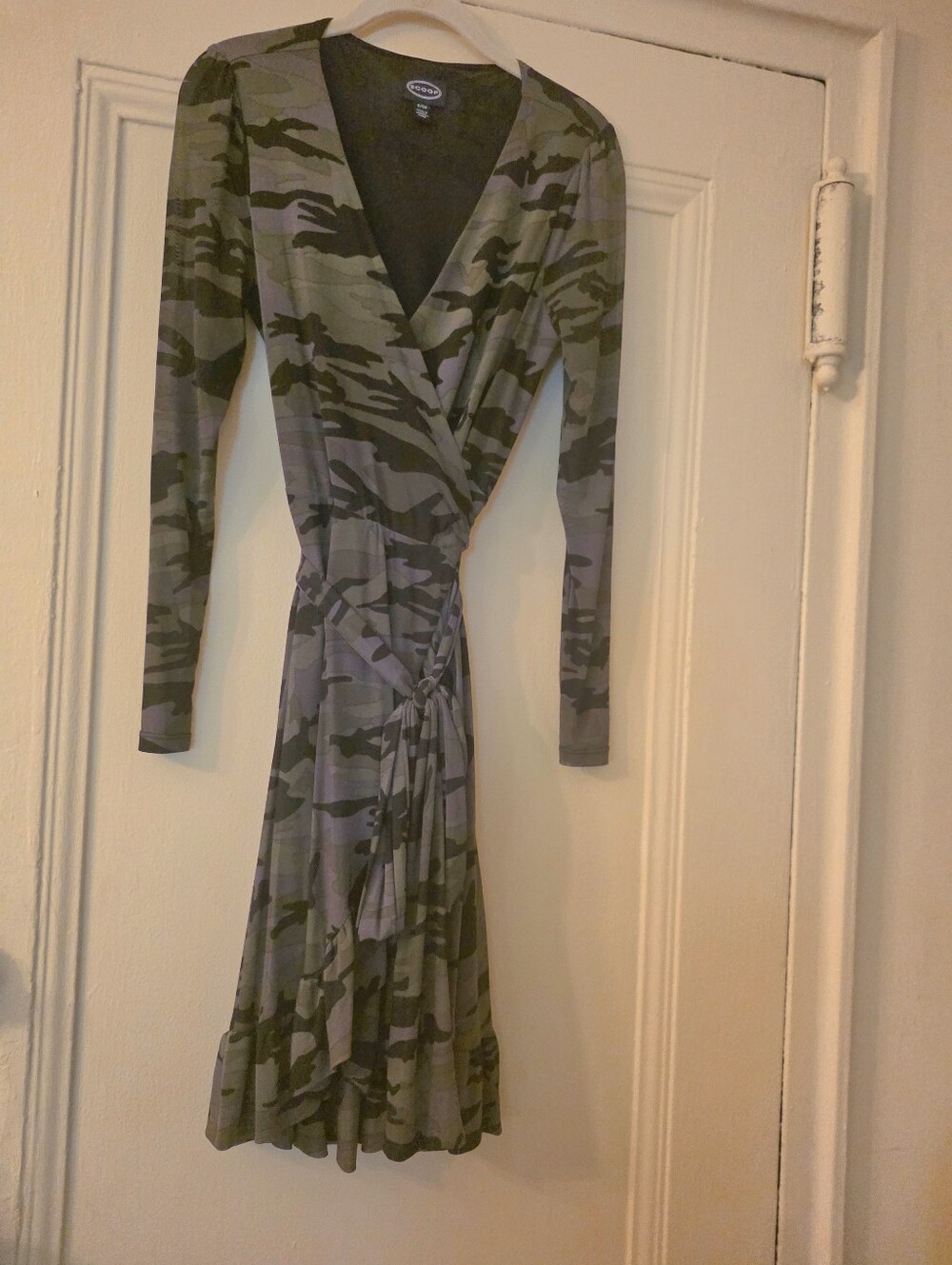 Scoop Women's Camo Wrap Dress - Olive Green